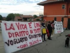 MAZZE' - Animalisti in corteo dopo l'uccisione del cane