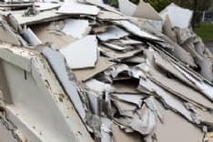 MONTANARO - Getta scarti di cartongesso in aperta campagna: 600 euro di multa al maiale di turno