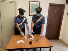 CASELLE - Spaccia marijuana: gestore del chiosco arrestato dai carabinieri - VIDEO