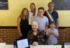 CASTELLAMONTE - La «nonna del Molino» ha compiuto 100 anni: grande festa per Olga Ruffatto - FOTO