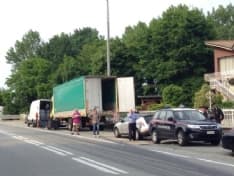 FELETTO - Camion perde liquidi sulla 460 - FOTO