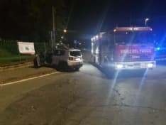 FAVRIA - Non si ferma all'alt dei carabinieri e si schianta in via Busano: trasportato in ospedale - FOTO