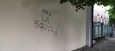AGLIE' - Ancora vandali in azione vicino alle scuole: si moltiplicano le scritte sulle case - FOTO