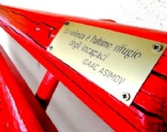 PRASCORSANO - Una panchina rossa contro la violenza sulle donne