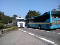 PONTE PRETI - Camion e bus incastrati sul vecchio ponte: ne passano quasi 800 al giorno - VIDEO