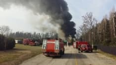 CASELLE - Furioso incendio devasta il centro scambisti "New Happy Days" al confine con Borgaro - FOTO