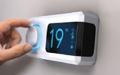 CANAVESE - Bollette salate, si deve risparmiare: le scuole abbassano i termosifoni di un grado