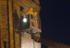 VALPERGA - Nido di calabroni nel campanile della chiesa: intervento dei vigili del fuoco - FOTO