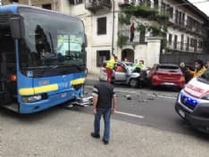 RIVARA - Schianto sulla provinciale, auto contro pullman di linea: quattro feriti - FOTO E VIDEO