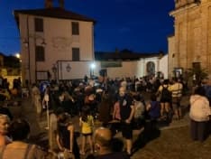 VALPERGA - Cinema all'aperto che successo: buona la prima in piazza Martiri