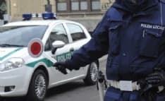 IVREA - Raffica di controlli della polizia municipale: 56 multe agli automobilisti e 50 grammi di droga sequestrati
