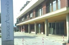 SAN GIORGIO - Sigilli della polizia al concessionario non autorizzato