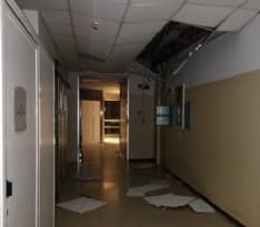 IVREA - Crolla un pezzo di soffitto all'ospedale di Ivrea a causa del forte vento