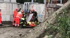 IVREA - Incidente sul lavoro: operaio cade in un pozzetto e viene salvato dai vigili del fuoco