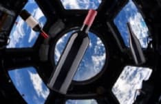 SPAZIO - 12 bottiglie di Bordeaux invecchiate in orbita