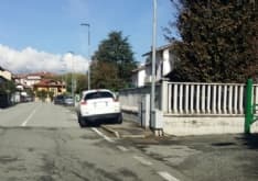 RIVAROLO - Sosta selvaggia sui marciapiedi: protestano i residenti