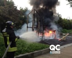 LEINI - Idioti danno fuoco alle giostre - FOTO INCENDIO