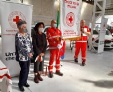 CASTELLAMONTE - Una domenica di festa e ringraziamenti in casa Croce Rossa: inaugurati i nuovi mezzi, il labaro e la barella bariatrica - FOTO