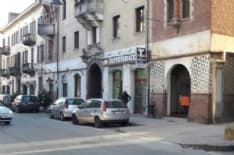 CUORGNE' - Spaccata nella notte: furto di gratta e vinci e sigarette