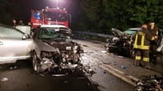 LEINI - Schianto sulla 460: miracolosamente illesa una bambina. Quattro feriti e tre auto distrutte - FOTO e VIDEO