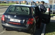 LEINI - Ladro seriale di telefoni cellulari scippa una pensionata: lui arrestato, lei finisce in ospedale