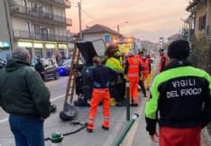 CIRIE' - Si ribalta con una microcar in via Lanzo, conducente ferita
