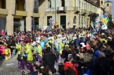 CHIVASSO - Mille bombolette spray sequestrate al Carnevalone