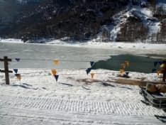 CERESOLE REALE - Il Comune vieta l'accesso al lago: «Troppo pericoloso camminare sul ghiaccio»