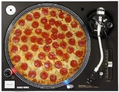 FOOD - La pizzeria in cui si paga con i vinili