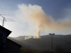 CANISCHIO - Un vasto incendio, forse doloso, devasta i boschi vicino a Cima Mares - FOTO e VIDEO