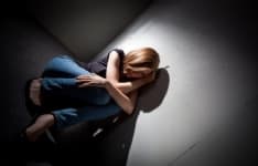 IVREA - Costretta a violentare il figlioletto di cinque anni: madre a processo per violenza sessuale e pedopornografia