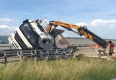 ALBIANO - INCIDENTE MORTALE SUL RACCORDO IVREA-SANTHIA': OPERAIO SCHIACCIATO - FOTO