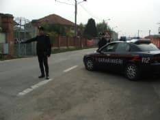 LEINI - Scuolabus con le ruote lisce: carabinieri multano l'autista