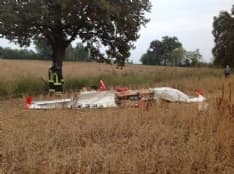 CHIVASSO - CADE AEREO IN UN CAMPO: IL PILOTA MORTO SUL COLPO - FOTO E VIDEO