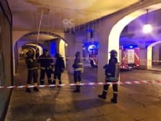 RIVAROLO CANAVESE - Crollano calcinacci sotto i portici della centralissima via Ivrea - FOTO e VIDEO