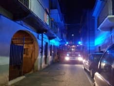 RIVAROLO - Incendio sfiora bombola gpl: intervento di pompieri e carabinieri