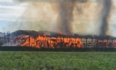 RIVAROLO-BOSCONERO - Incendio in un fienile in Borgata Vittoria, intervento dei vigili del fuoco - FOTO E VIDEO