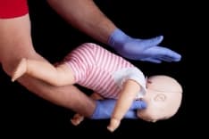 IVREA - Impariamo dai medici le manovre per salvare un bambino