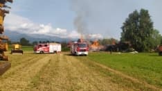 BAIRO - In fiamme una maxi catasta di legna in strada Roncheise: intervento dei vigili del fuoco - FOTO