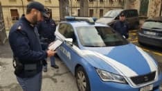 IVREA - Agenti con il tablet e più pattuglie della polizia contro furti e truffe: in aumento arresti e indagati