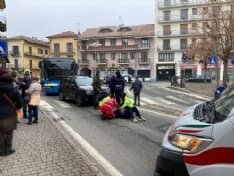 CHIVASSO - Pedone con il cane investito sulle strisce: il quattro zampe è scappato dopo l'incidente - FOTO