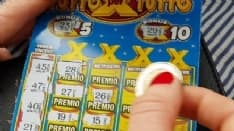 IVREA - Gioca 5 euro e ne vince 100 mila con un Gratta e Vinci