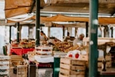 CHIVASSO - Ambulanti in piazza contro il trasloco del mercato