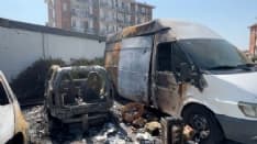 IVREA - Incendio nella notte devasta cinque auto parcheggiate a Torre Balfredo: indagini della polizia in corso