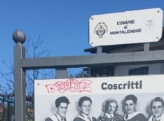 MONTALENGHE - Vandali imbrattano la piazza appena rifatta - FOTO