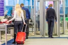 CASELLE - La variante Delta inizia a fare paura: stretta sui turisti, più controlli negli aeroporti