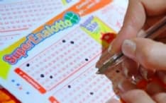 MONTALTO DORA - Gioca 2 euro e ne vince 26mila al Superenalotto