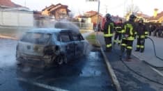 CASELLE - Misterioso incendio distrugge un'auto - FOTO