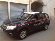 CASTELLAMONTE - Ruba al Bennet, corre per oltre un chilometro ma non semina i carabinieri: denunciato