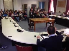 CASTELLAMONTE - Asilo chiuso, i bimbi ospiti del parroco